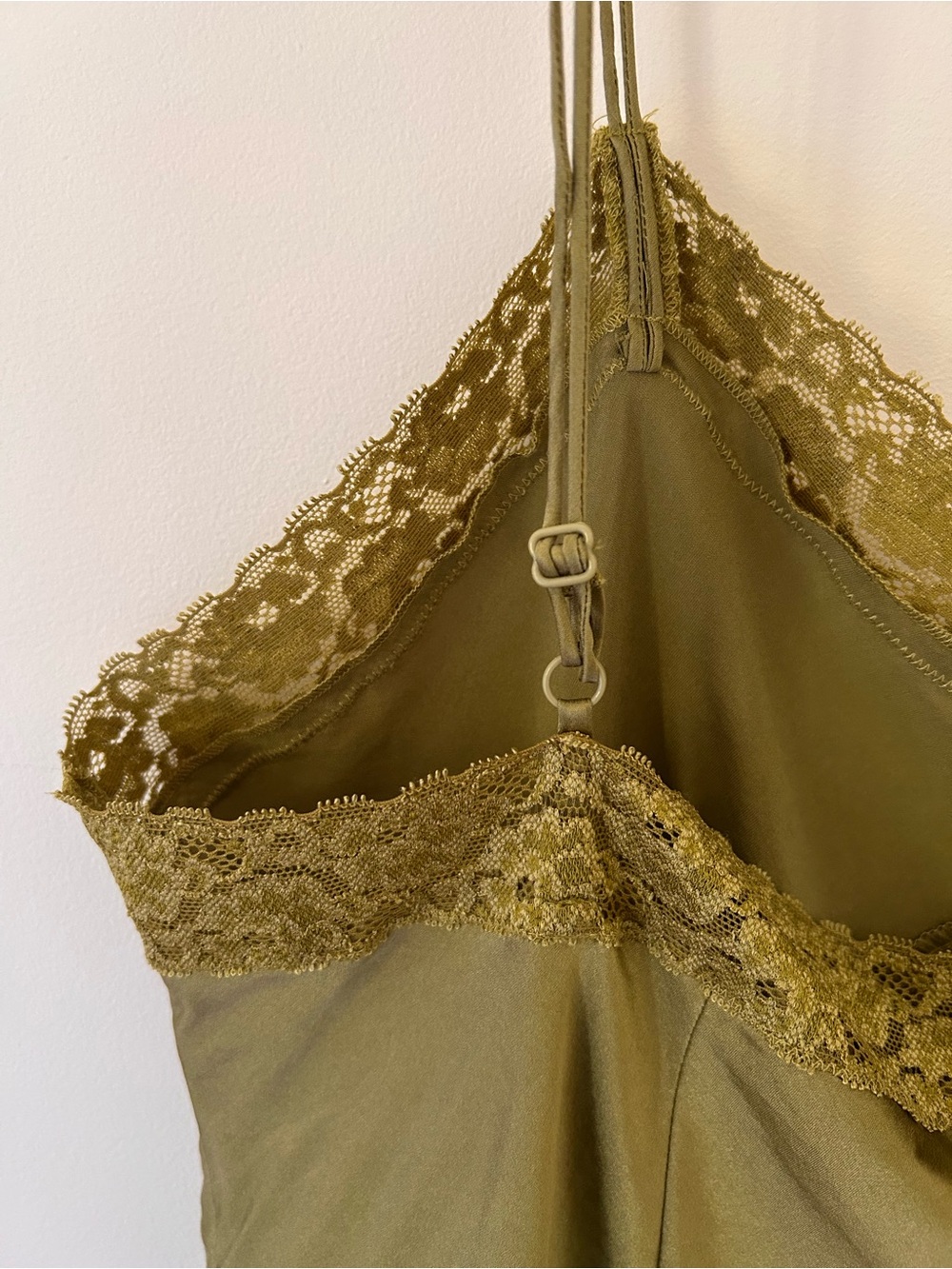 Talbots Petite Olive Green Silk Lace Cami
Size: 10
GUC (Small Stain) - Picture 12 of 16